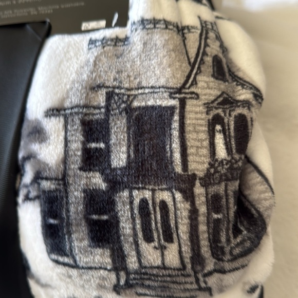 NEW Cynthia Rowley Halloween Haunted House Black & White Full/Queen Throw NWT - Picture 4 of 8